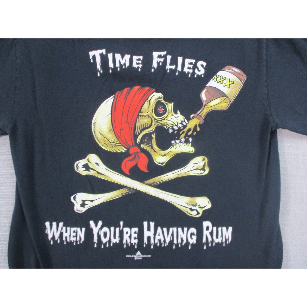 Pirates of Nassau Bahamas T-Shirt Mens Small Black Skull Crossbones Graphic Tee‎